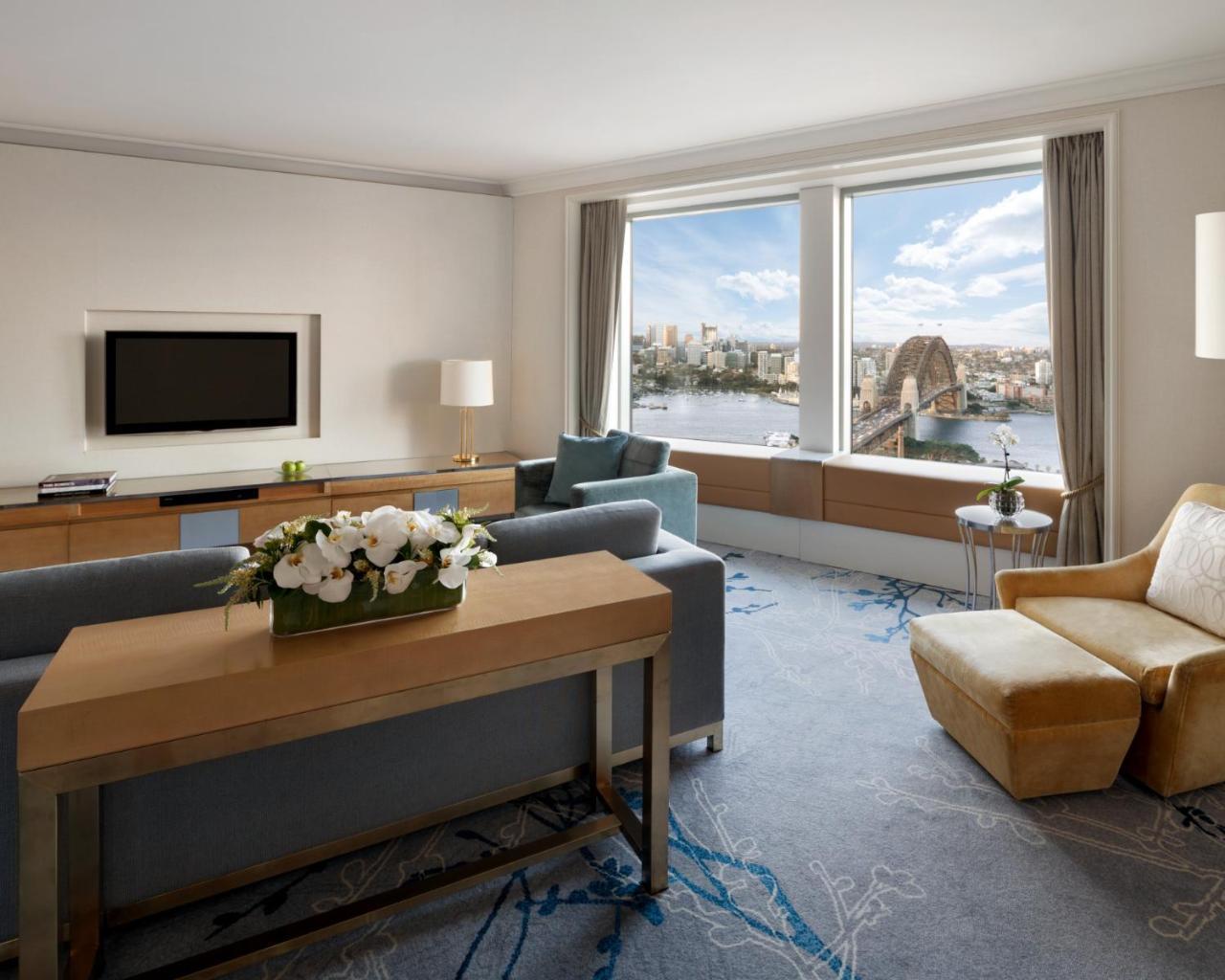 Shangri-La Сидни Екстериор снимка A view of Sydney Harbour Bridge from a suite at the Sydney Opera House